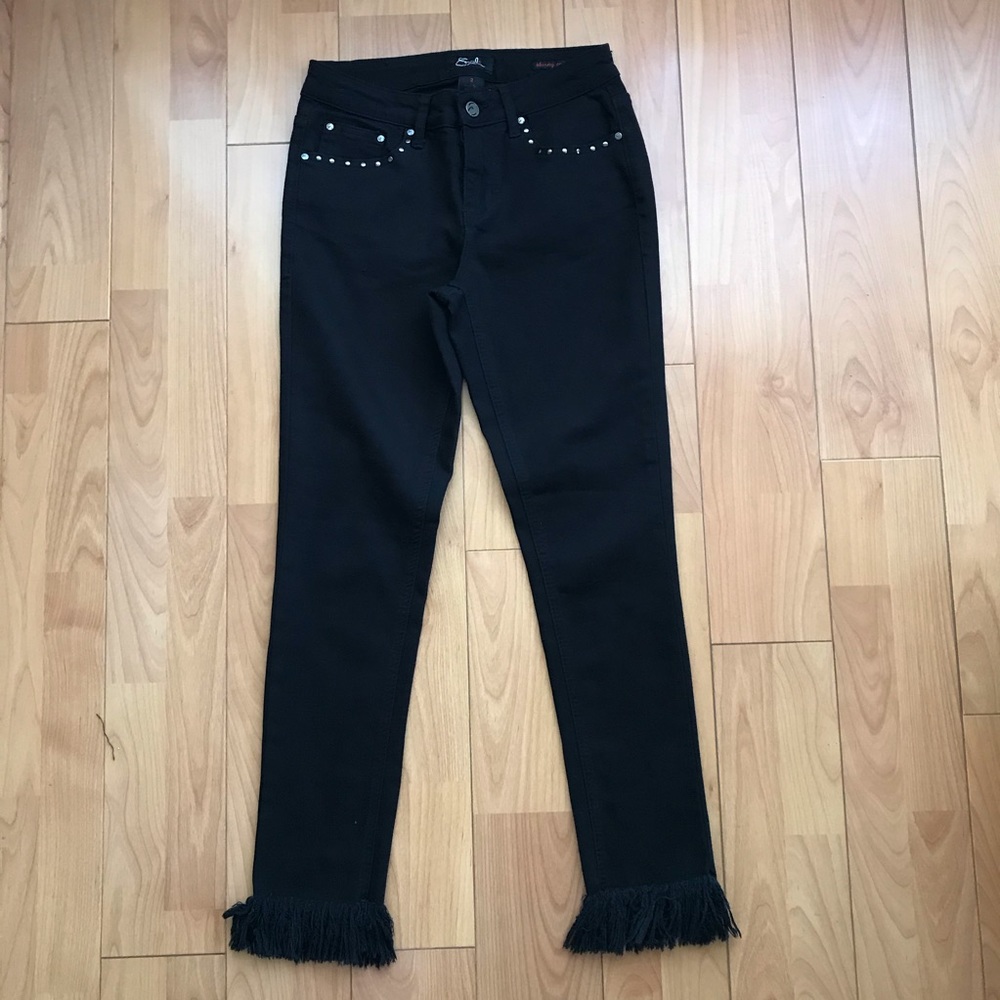 ♻️Reposted NWOT Earl Jeans embroidered & studded skinny jeans - Picture 4 of 16